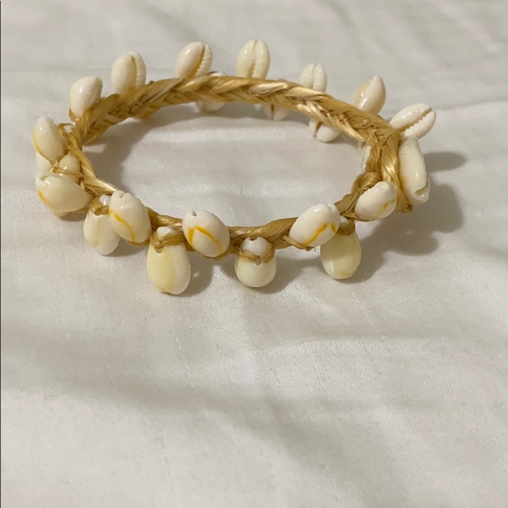 Vintage Hawaiian Puka Shell Bracelet - Picture 2 of 5